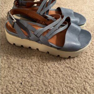 Stylish Women's Blue Platform sandal size 39/8-8.5